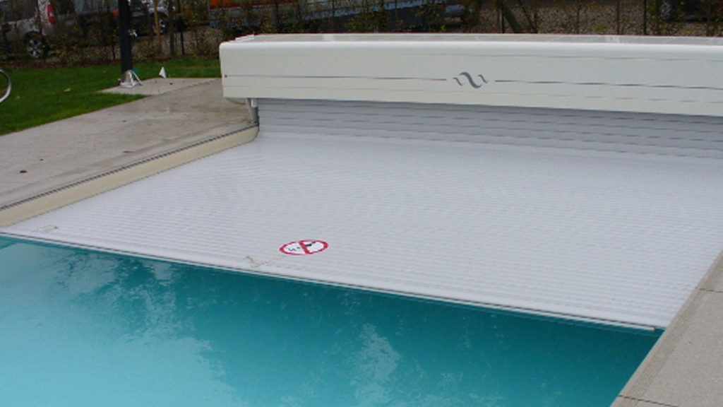 Deluxe-Gallery-1 Deluxe svg+xml;charset=utf