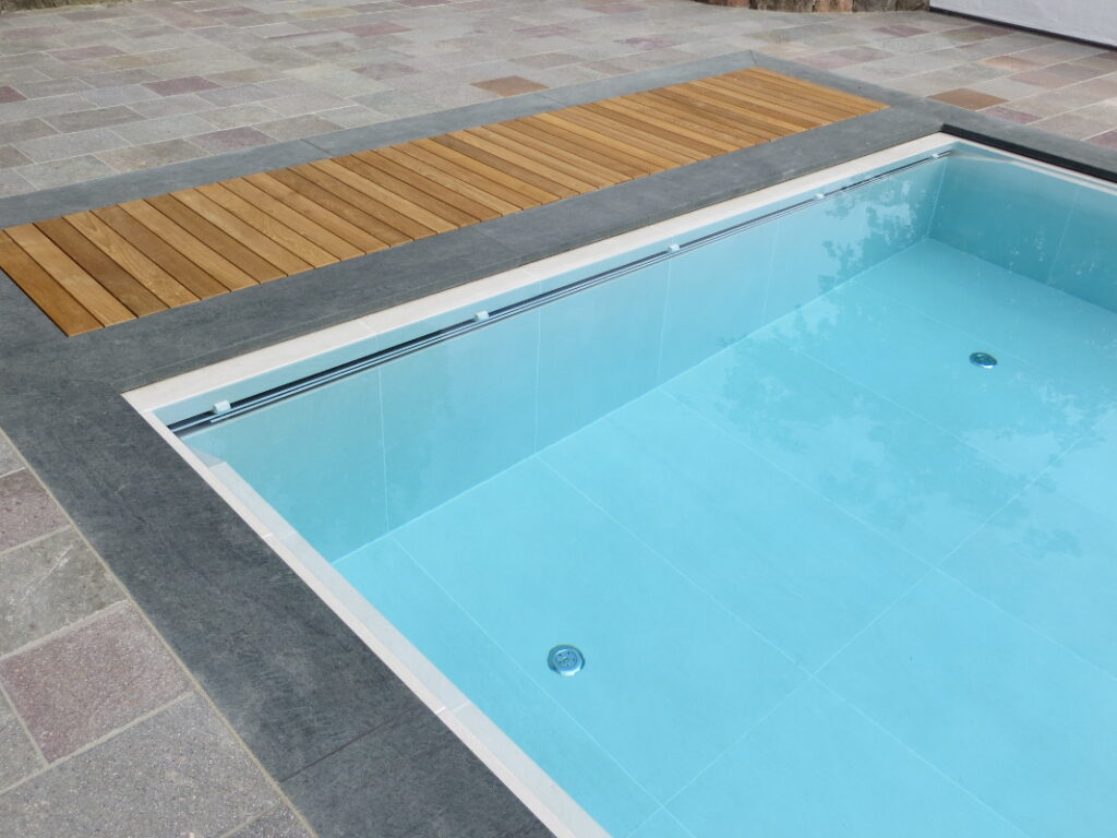 back_Thuiele Vllan_klein Back svg+xml;charset=utf